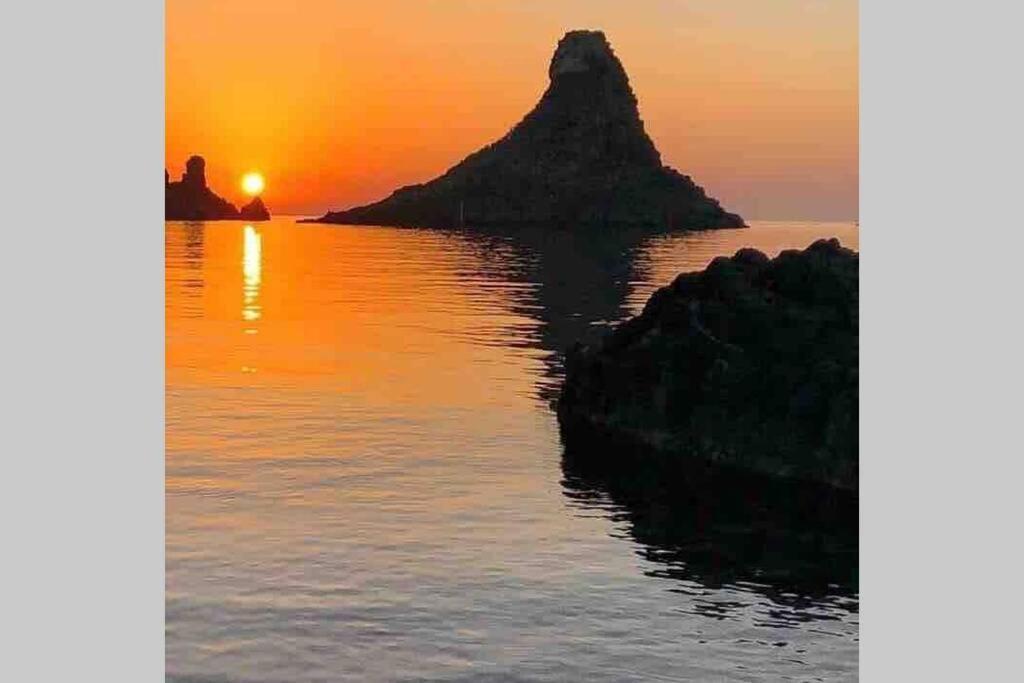 Malavoglia Suite 18 Aci Castello Exteriör bild